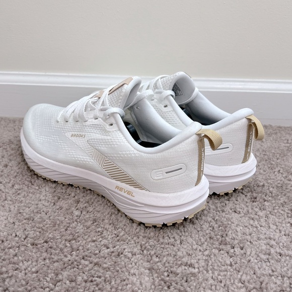 Brooks Revel 6 - Picture 2 of 6